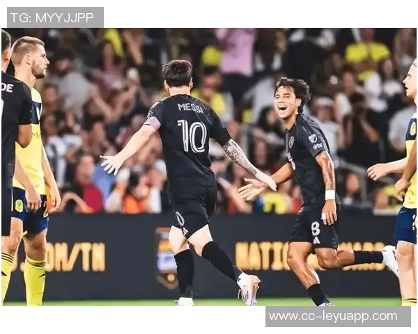 梅西破门后与弗雷默契配合传球助攻展现团队精神