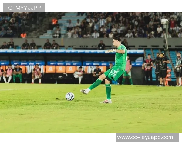 维拉门将大马丁涉嫌博彩推广违规面临指控引发关注 维拉门将大马丁涉嫌博彩推广违规面临指控引发关注